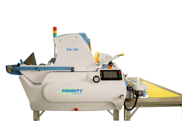 New Benchmark in Intelligent Fabric Spreading — KW Series Automatic Fabric Spreader